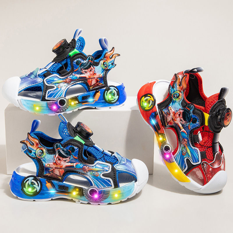 Nezha Anti-Kick Baotou Sandalias de playa para niños Botones giratorios de verano Calzado deportivo para niños Calzado ligero para niños