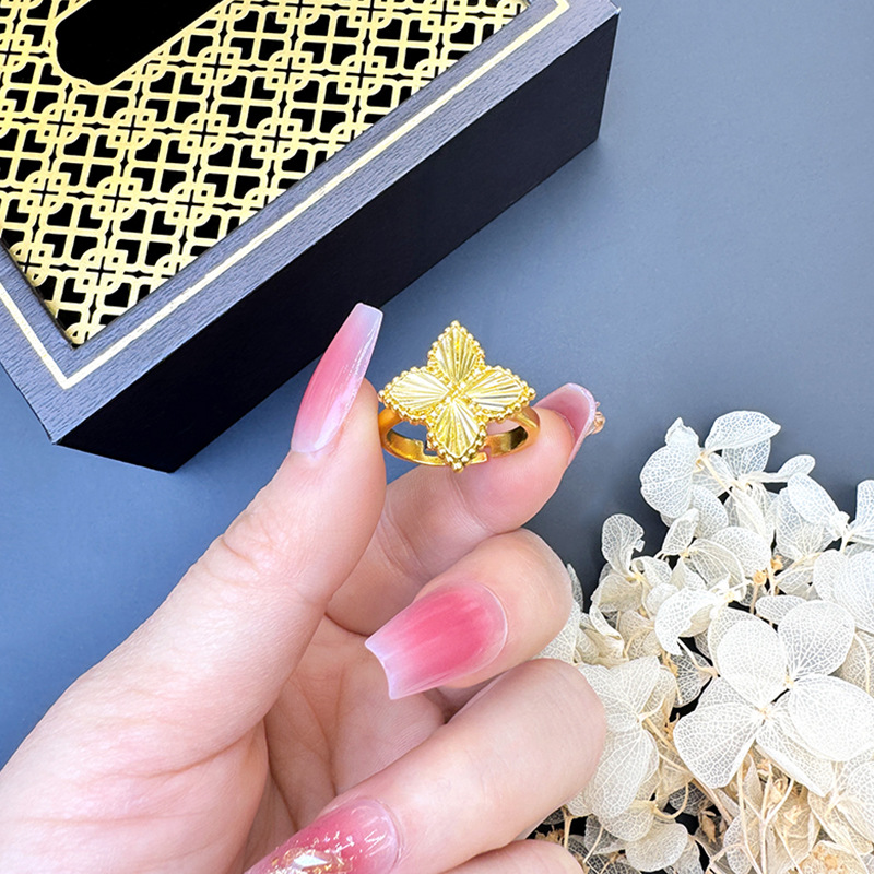 Anillo de collar de flores de cuatro hojas de oro vietnamita para mujeres de verano de alto nivel de lujo ligero conjunto de joyas de lujo auriculares al por mayor