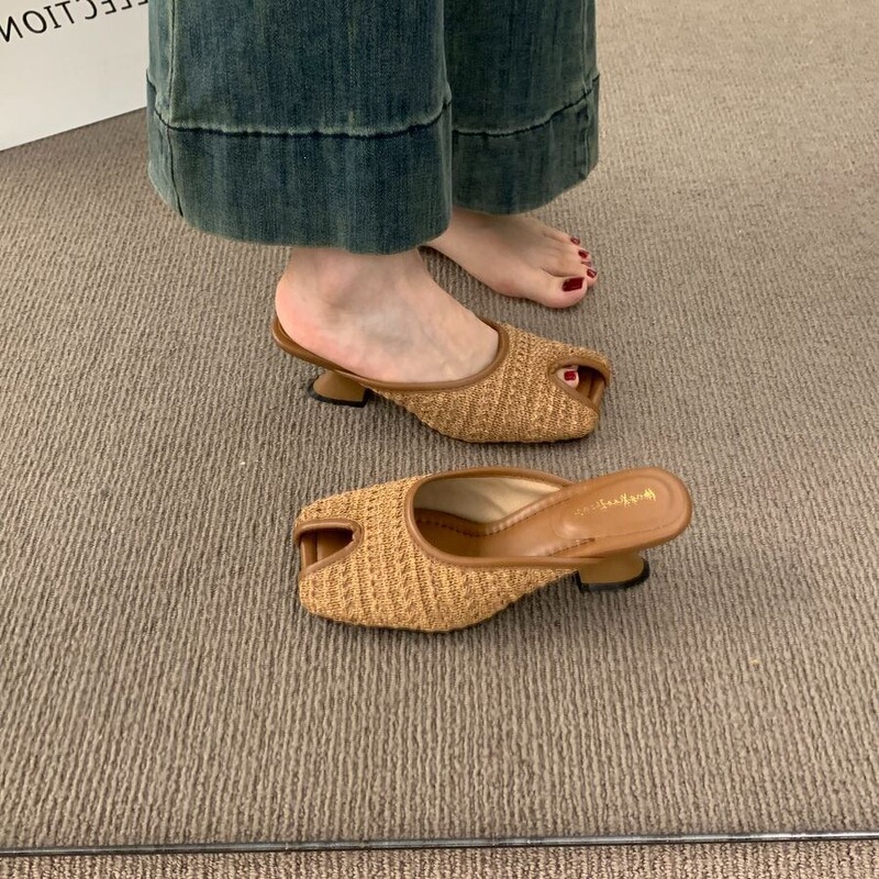 French-Style Niche Design Chunky Heel Closed-Toe Sandals for Women 2026 Korean High-End Style High-Heeled Slippers to Match Dresses