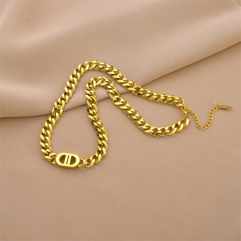 Collar de acero de titanio para mujeres simple y versátil estilo ligero de lujo nicho diseño de alta calidad no decoloración joyería de cadena de clavícula al por mayor