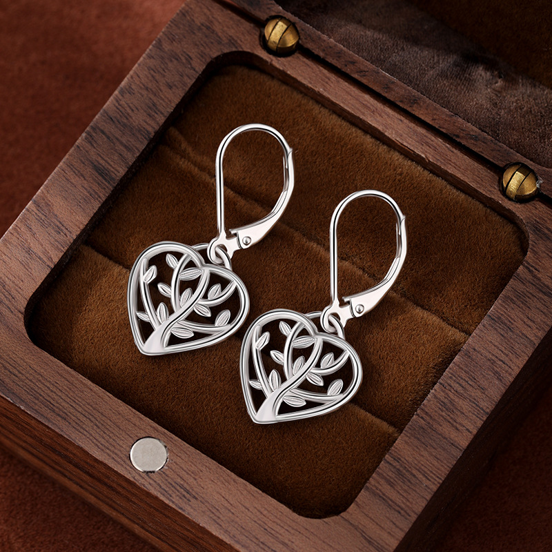 Pendientes de árbol de la vida de plata de ley 925 nuevos transfronterizos Pendientes de corazón hueco simple de moda de Amazon europeo y americano Pendientes