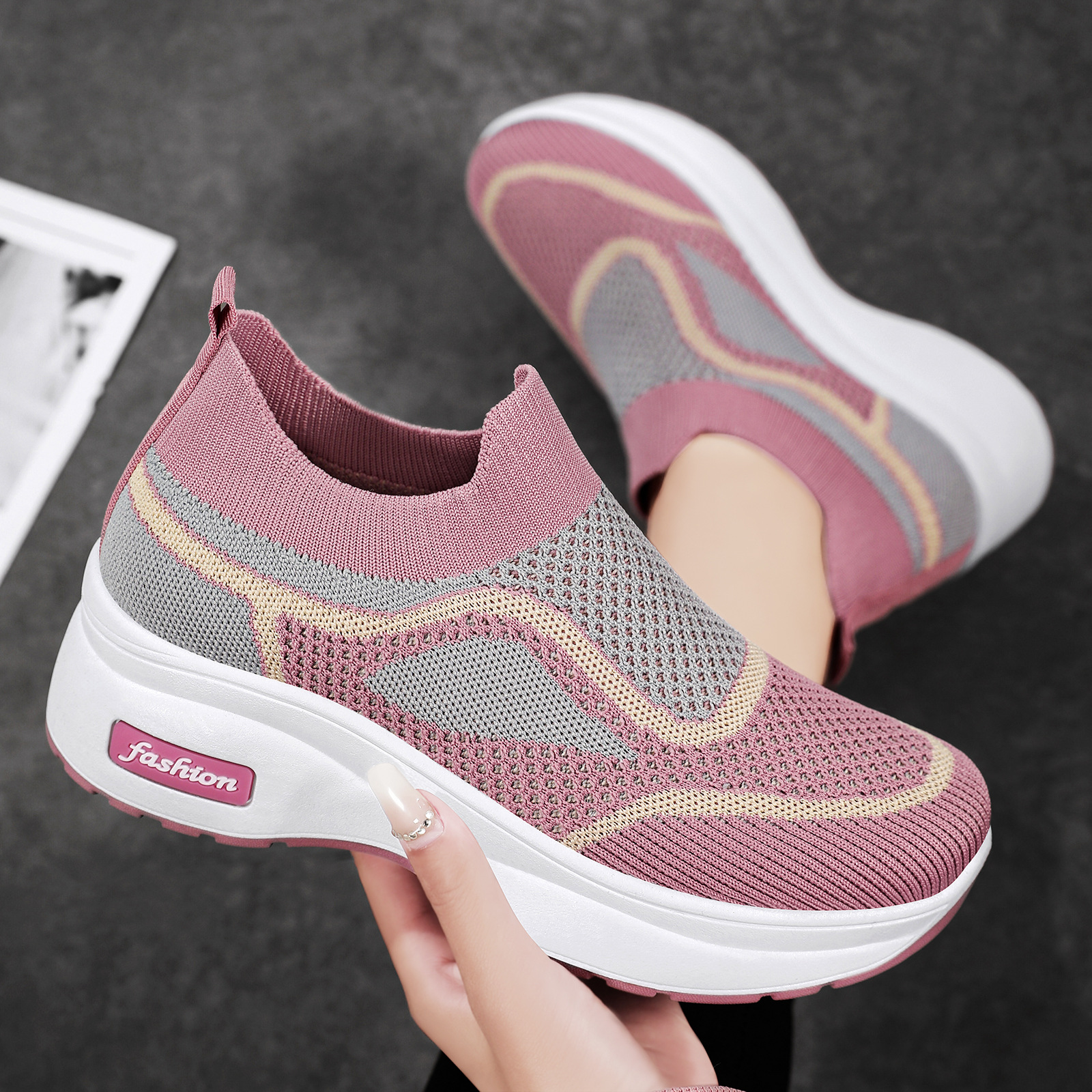 Zapatos mujer 2025 primavera suela gruesa estilo casual zapatos de mujer fabricantes al por mayor generación de zapatos de aumento de altura zapatos individuales transpirables de malla