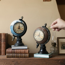 时尚创意家居装饰品摆件树脂工艺品复古地球客厅时钟台钟表