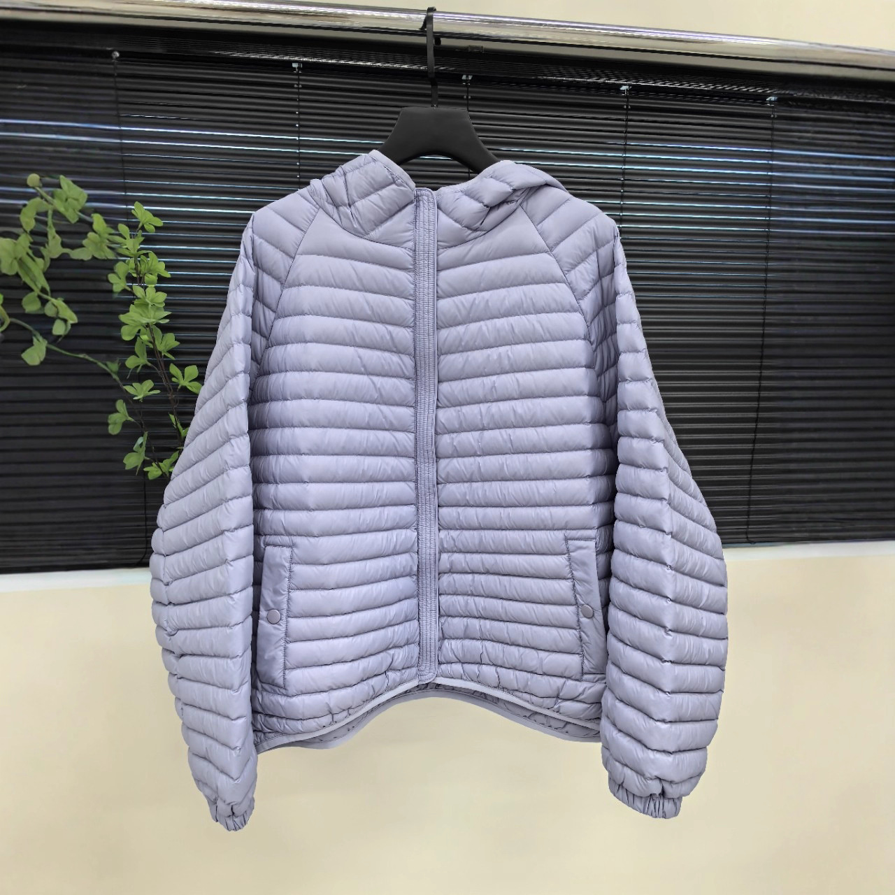 2025秋冬新款轻薄羽绒服女款宽松时尚连帽白鸭绒羽绒服女短款外套