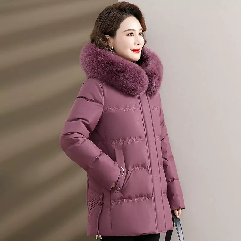 中年妈妈羽绒服新款冬装老人女款中老年女中长款白鸭绒服大码外套