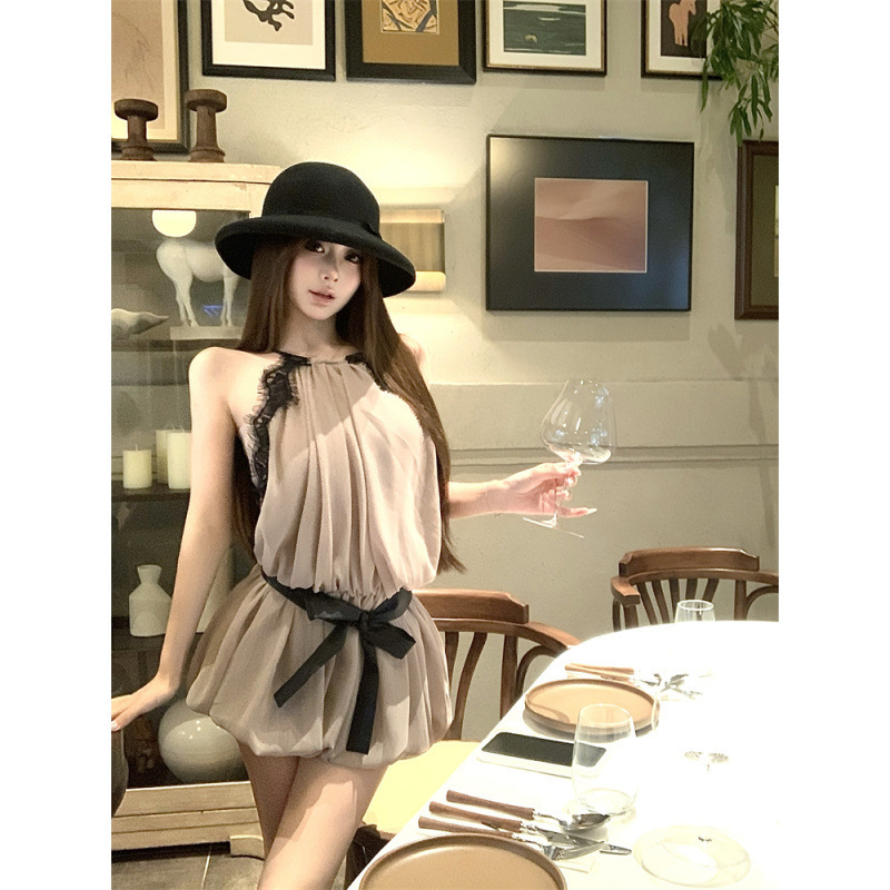 昕可达【冷都女】浪漫气质系带挂脖蕾丝拼接收腰花苞短裙连衣裙|undefined