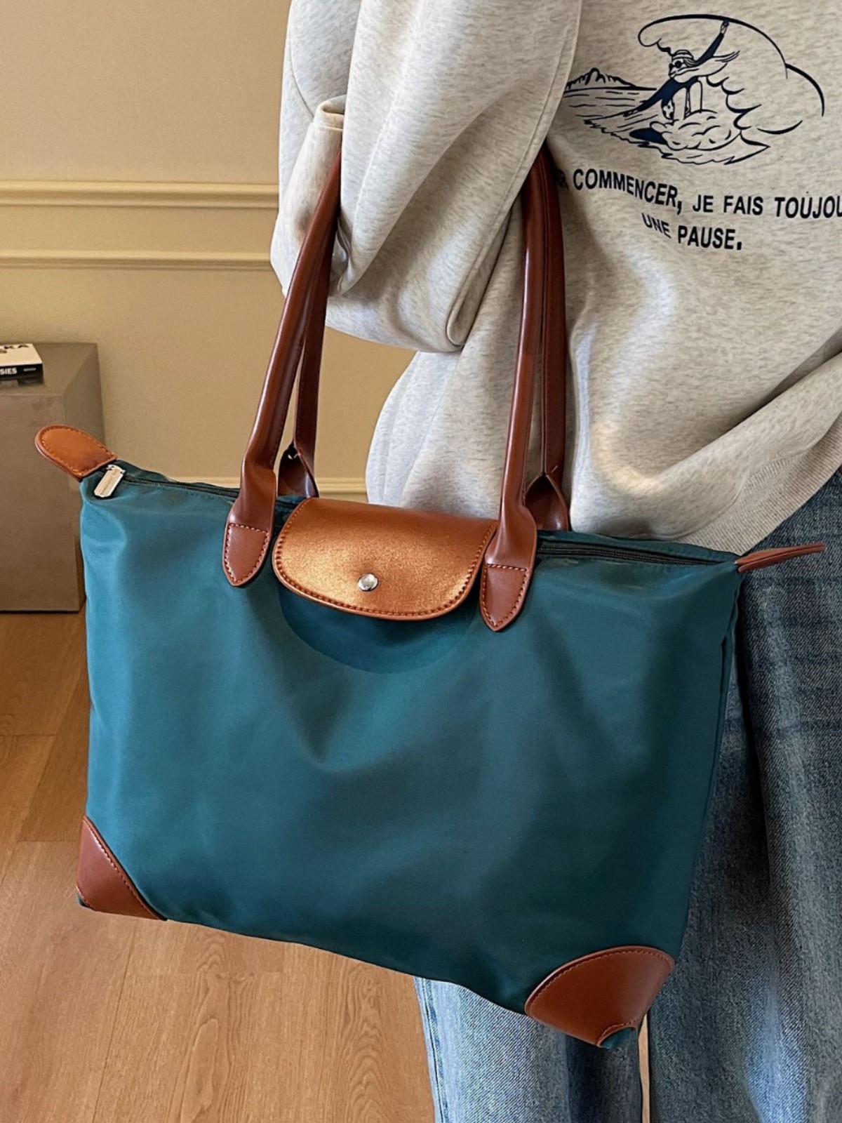 Bolsas de viaje transfronterizas de gran capacidad de sensación de alto nivel bolsas de bolsas de bolsas de alojamiento en espera de producción bolsa de almacenamiento de acondicionamiento físico bolsas portátiles al por mayor