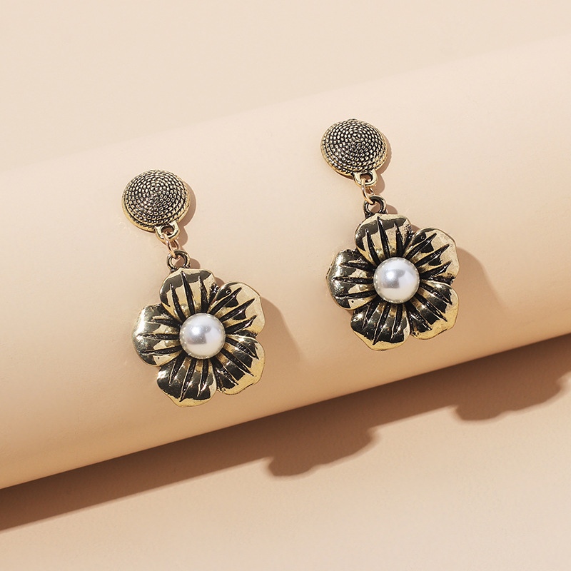 12g Weight Earrings Classification Wedding, Travel Occasion Flower Pattern Women'S Gender Vintage Style Style Retro Geometric Flower Pearl Earrings 1