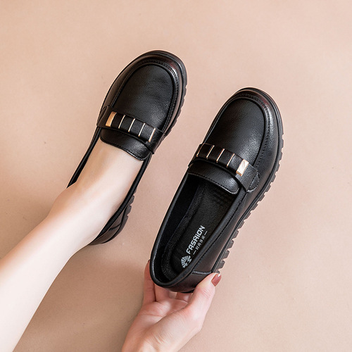 Mom's shoes spring and autumn genuine leather soft sole non-slip middle-aged and elderly women's shoes flat sole work comfortable black