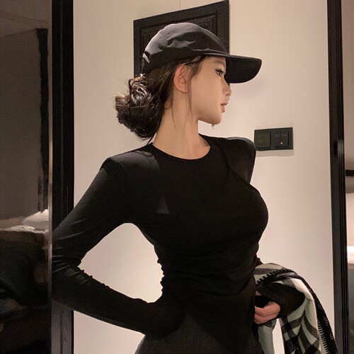 Want to have long sleeves to feel Hong Kong flavor and show slimming hot girl 2026 t-shirt, women's base shirt, design, slim, irregular style, pure spring and summer