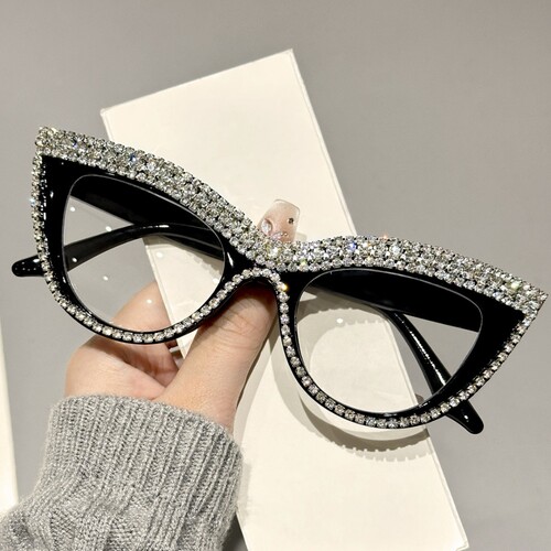 2025 Simple Diamond-Inlaid Sunglasses: Fashionable European & American Retro Cat-Eye Design with Diamond-Encrusted Chain – Premium-Look for Women