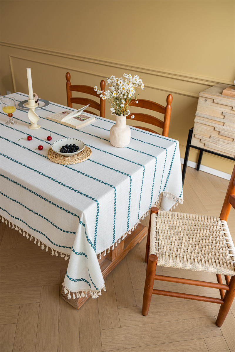 Grenzüberschreitendes INS Nordic Polyester Jacquard T-Shirt mit geflochtener Quaste, rechteckiger Couchtisch und Essbereich mit gestreifter Spitze_voghion.com