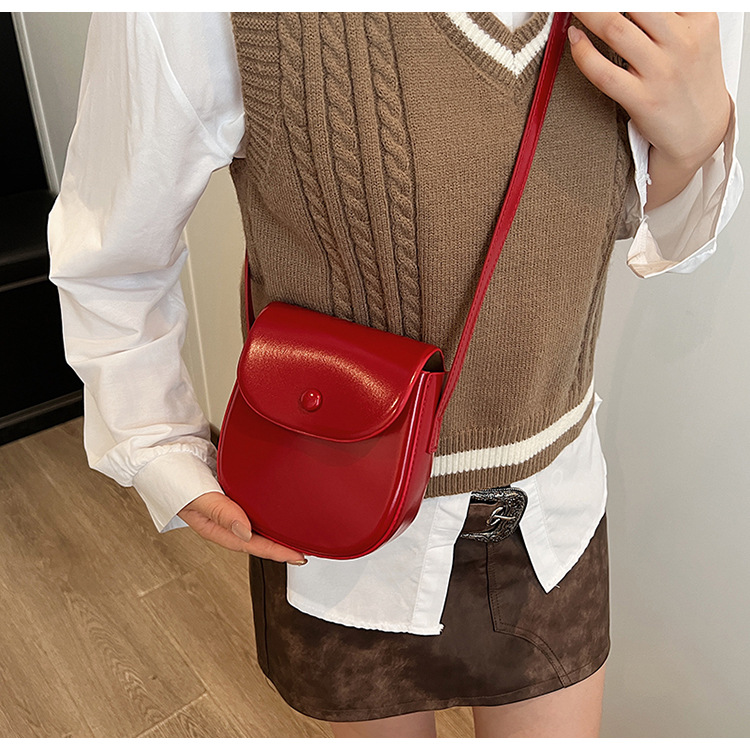 Single shoulder solid color, simple and versatile, casual crossbody mobile commuting mini box, saddle bag, women's bag_voghion.com