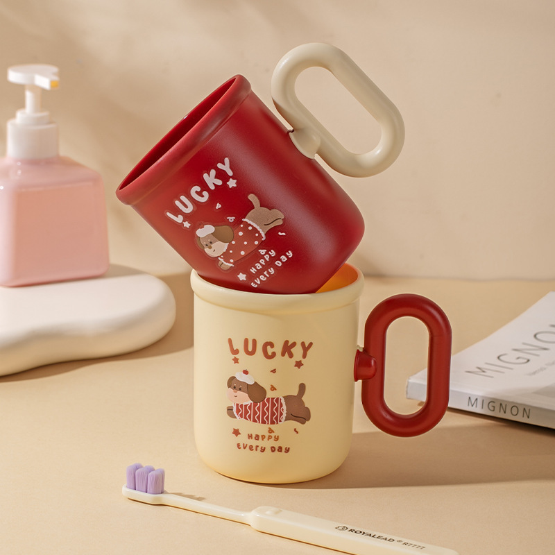Taza de enjuague bucal de cachorro de la suerte de dibujos animados Taza de lavado de mango grande para el hogar de cachorro rojo festivo Taza de cepillo de dientes al por mayor