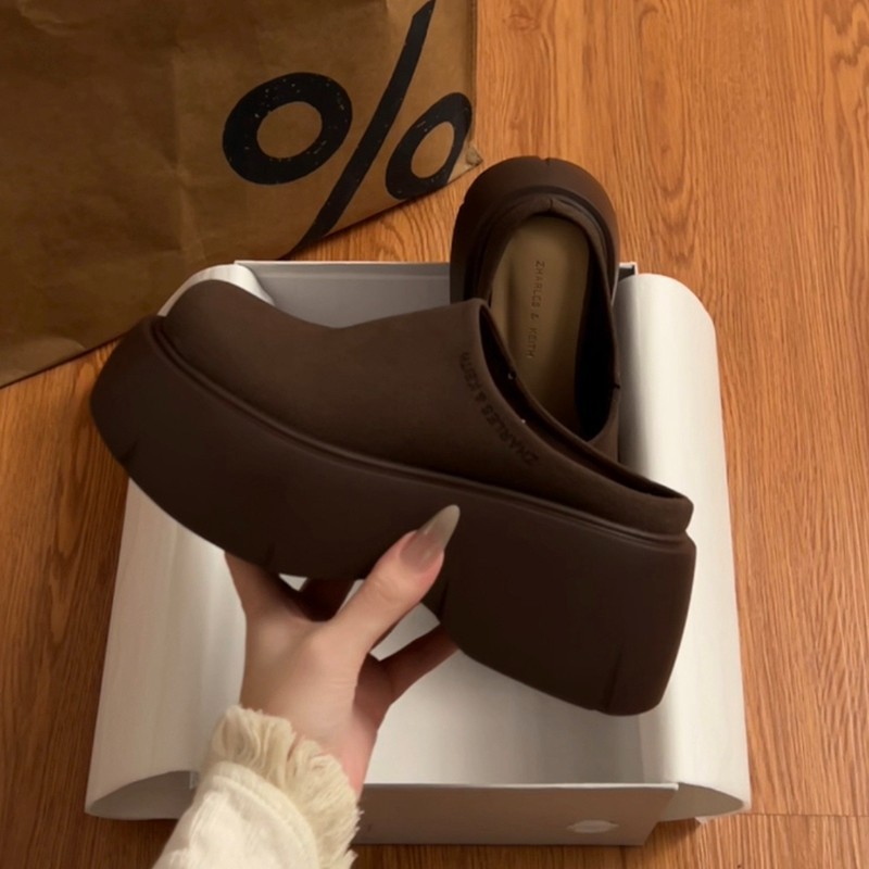 Zapatillas de altura de suela gruesa para mujeres, primavera y otoño de 2025, nuevos zapatos de mujer para usar fuera de todo el tiempo, zapatillas cómodas para mujeres.