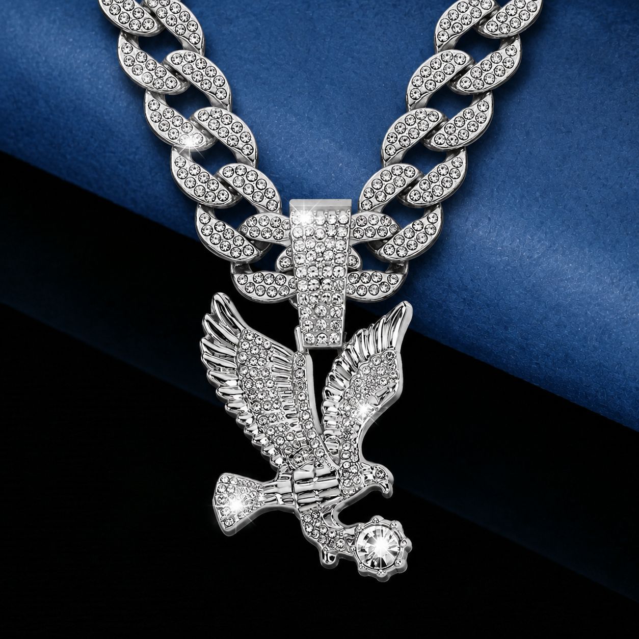 Colgante de águila con alas desplegadas con personalidad de venta caliente transfronteriza Collar cubano Collar de cadena de joyería de nicho para hombres y mujeres europeos y americanos