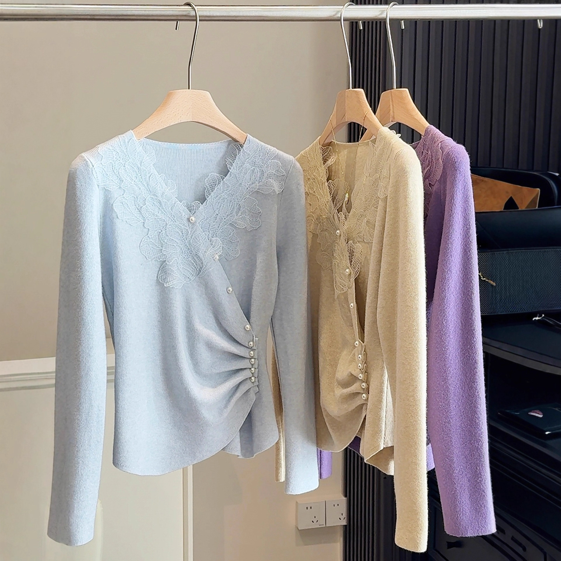 Beautiful Elegant V Neck Right Shoulder Knitwear for Women 2025 New Lace Stitching Waist Asymmetrical Bottoming Shirt Top