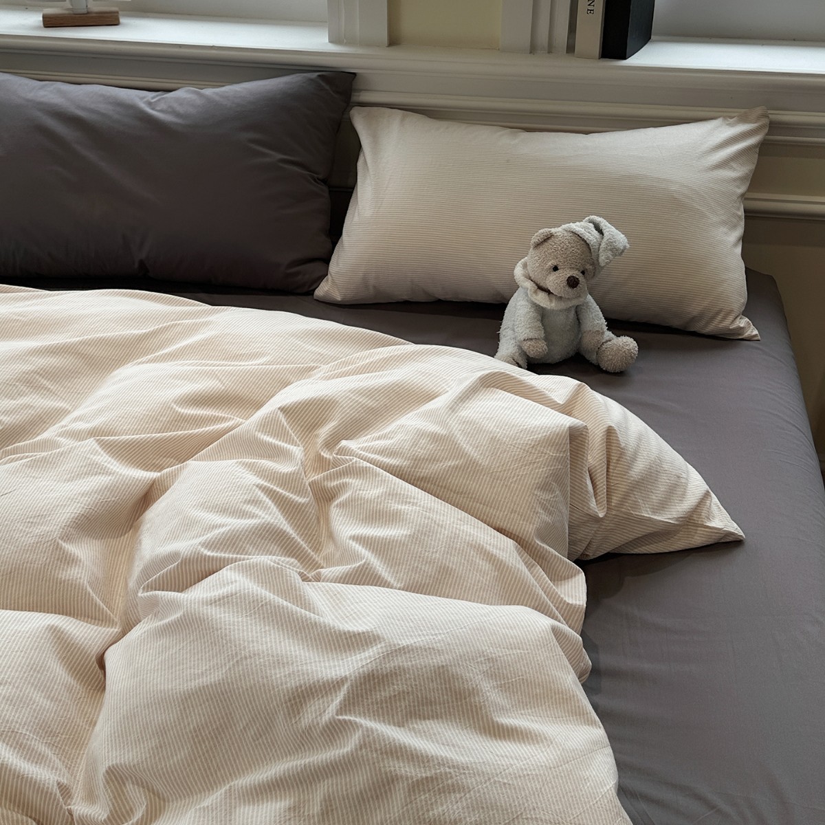 Minimalist Washed Cotton Bedding Set With Stripes For Bed_voghion.com