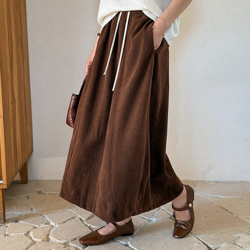 Coffee-Colored Corduroy Pumpkin Skirt for Women, Spring 2026 New Style, Petite High-Waisted, Large Hem, Long Half-Skirt