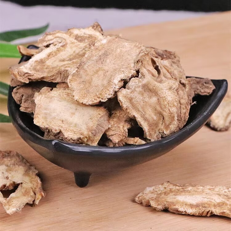 Dried Du Huo Slices 500g Angelica pubescens Root Chinese Herbal Tea and Foot Soak in use