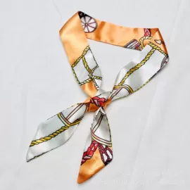 钥匙扣及钥匙扣配件;丝巾;钥匙扣