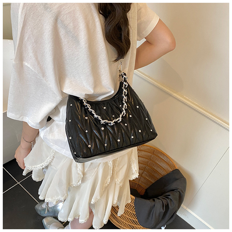 Fashionable diamond-encrusted diamond-shaped chain underarm bag 2025 Summer new style versatile daily commuting crossbody bag for women undefined