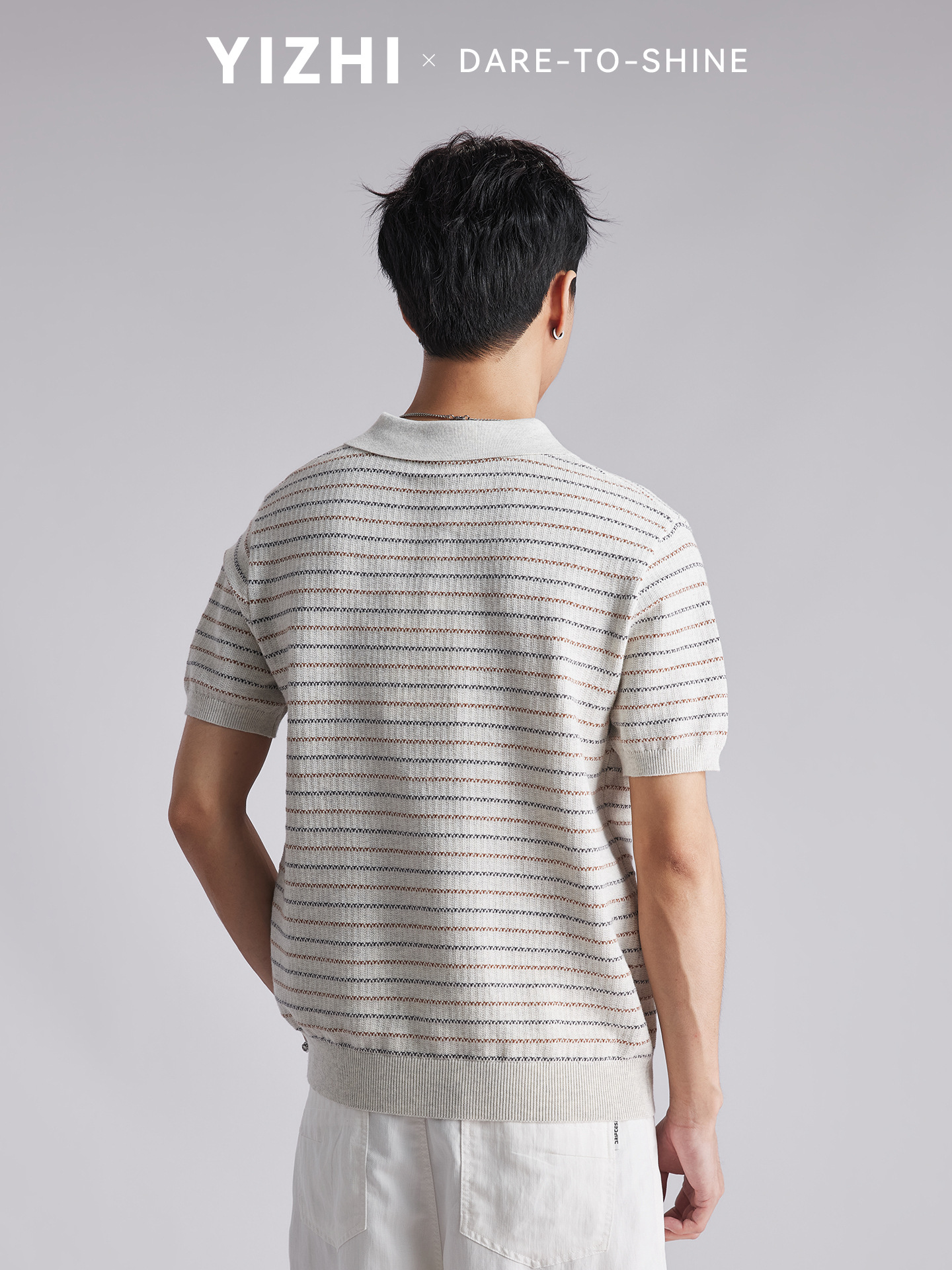 Áo polo nam dệt kim cotton sọc ngắn tay, phong cách old money, form ôm thoáng khí — Hạnh nhân sọc