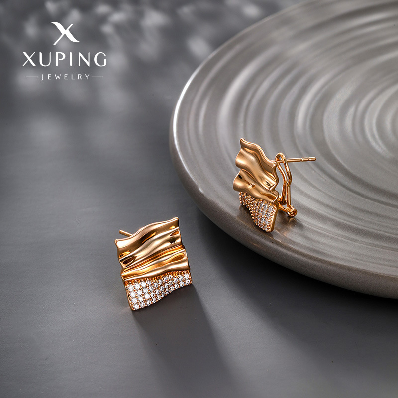 Pendientes elegantes cuadrados plisados personalizados de Xuping, estilo europeo y americano, de aleación con baño de oro de 18k y piedras artificiales.