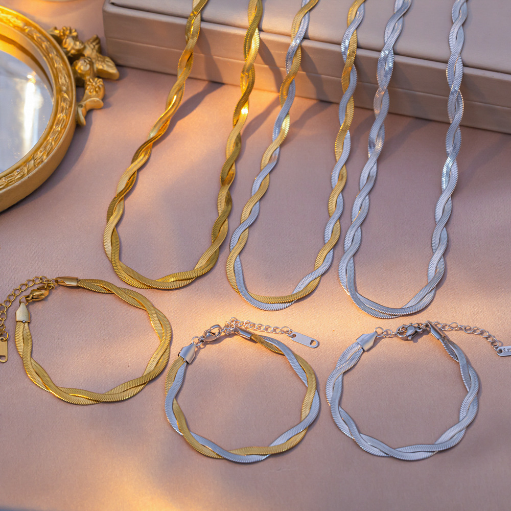 European and American high-grade 18K gold double-layer mirror cross snake bone necklace women's retro clavicle chain cold wind neck chain