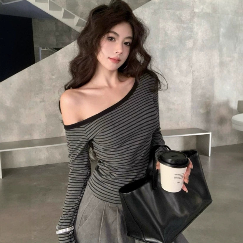 Ins Sexy Pure Desire Stripesd Slanted Shoulder Long-Sleeved T-Shirt for Women Spring & Fall Korean Style Sexy Fashion Off-Shoulder Bottoming Top for Women