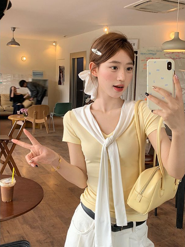 高品質の優しい黄色のフェイクツーピースVネックショールレースアップ半袖Tシャツレディーススリムフィットショートショルダートップレディース|undefined