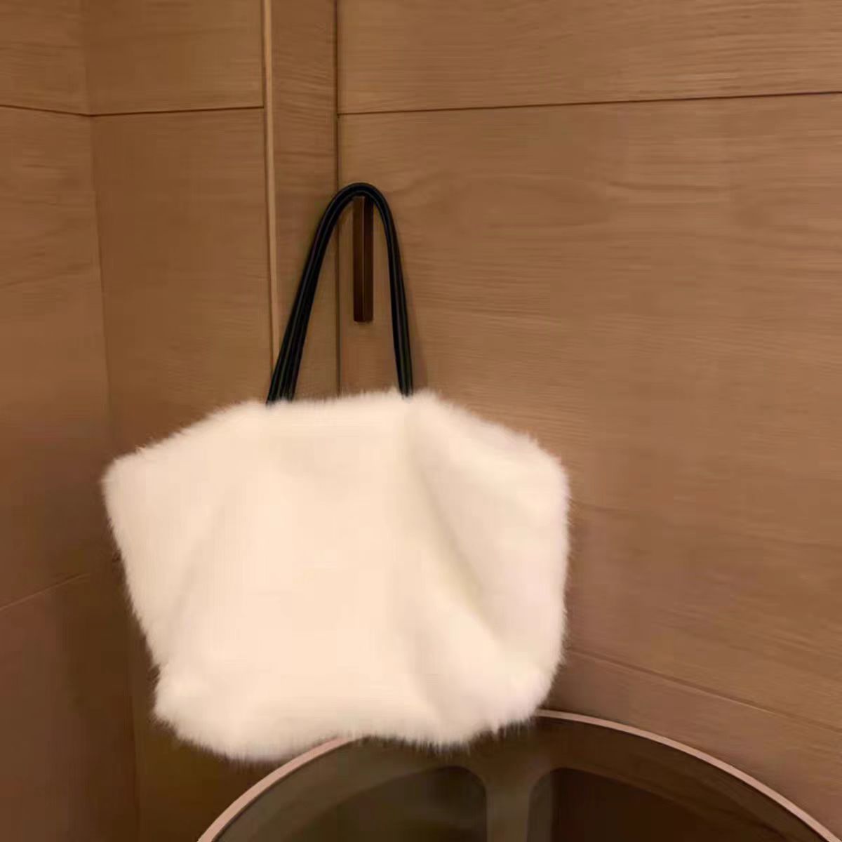 2024 new fur bag, large capacity fur shoulder bag, hand-held large bag, women's bag, tote bag, women's bag_voghion.com