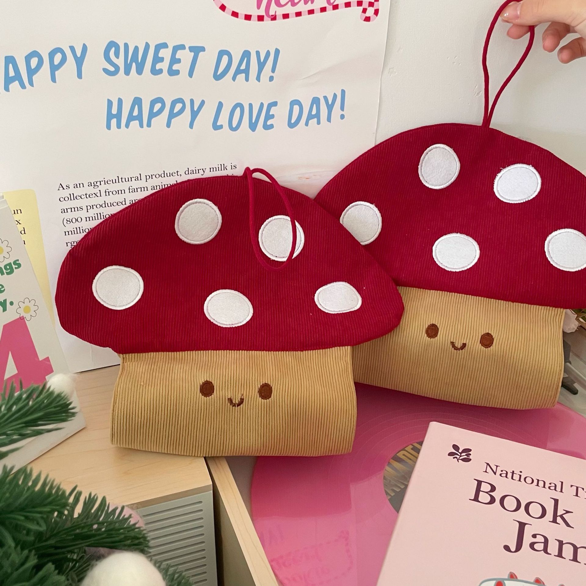 Hermosos hongos sin perforación cubierta de toallas de papel de pared caja de toallas de papel pequeño libro rojo con el mismo estilo en caja de extracción creativa de alto valor facial
