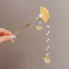 Веер с кисточкой