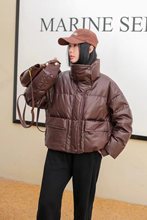 PU皮短款白鸭绒羽绒服2023冬季新款时尚高领免洗宽松小个子皮衣