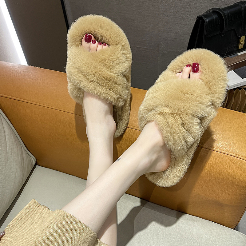 2025 nueva zapatillas de lana cruzada de otoño y invierno para usar muffins con una base gruesa y alta, zapatillas de lana suave domésticas para mujeres