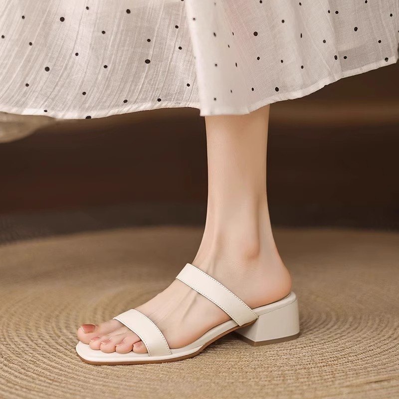 春夏の新型の本革は太くて外に女性のスリッパを履いています。|undefined