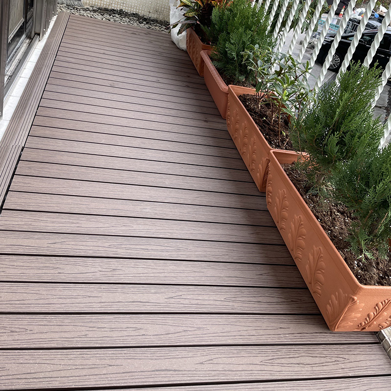 Piso de balcón auto-pavimentación piso de madera plástica terraza pavimentación renovación de piso auto-pavimentación tablero de madera anticorrosiva image 3