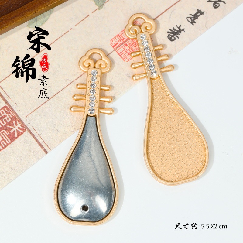 宋錦藍染刺繍部品のネジの下に髪を支えて布を包みます。|undefined