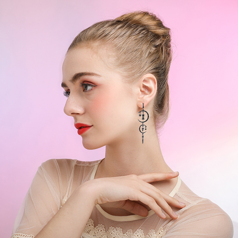 Europeo y americano clásico popular nuevo romántico diamante estrella Luna pendientes largo diamante incrustado elegante mujer pendientes Venta caliente