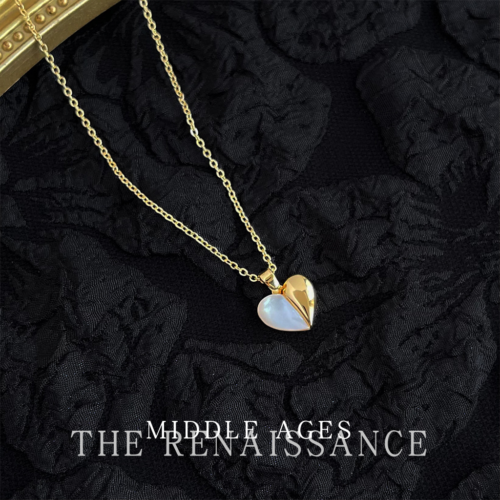 Vintage
Chubby Heart
Light antique style real shell necklace electroplated with 18K real gold