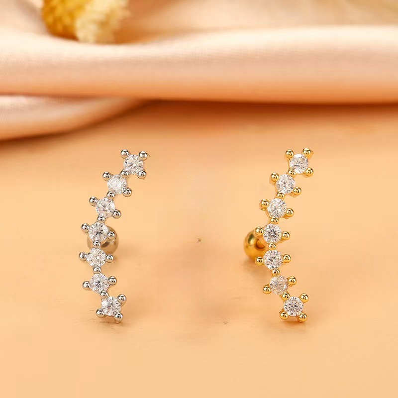 16G labret stud size and finish detail