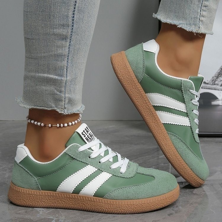Zapatos de entrenamiento de base plana para mujeres 2025, primavera y otoño, zapatos de skate de comercio exterior de tamaño grande, zapatos casuales de moda, zapatos blancos para mujeres