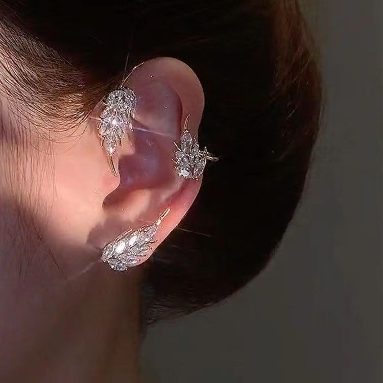 Elegant Fashion Grain Copper Plating Inlay Zircon Ear Clips display picture 4