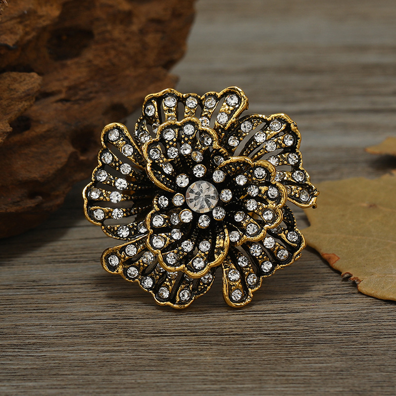 Retro Multi-layer Petal Three-dimensional Diamond Flower Open Ring display picture 3