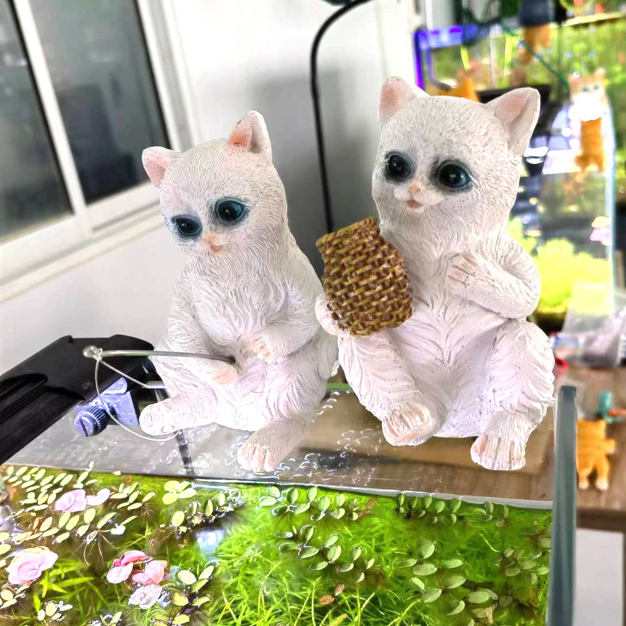 Decoración de pecera de resina, gato de pesca, canasta de bambú, gato AB, artesanía, gatito, colgante de acuario, estilo explosivo