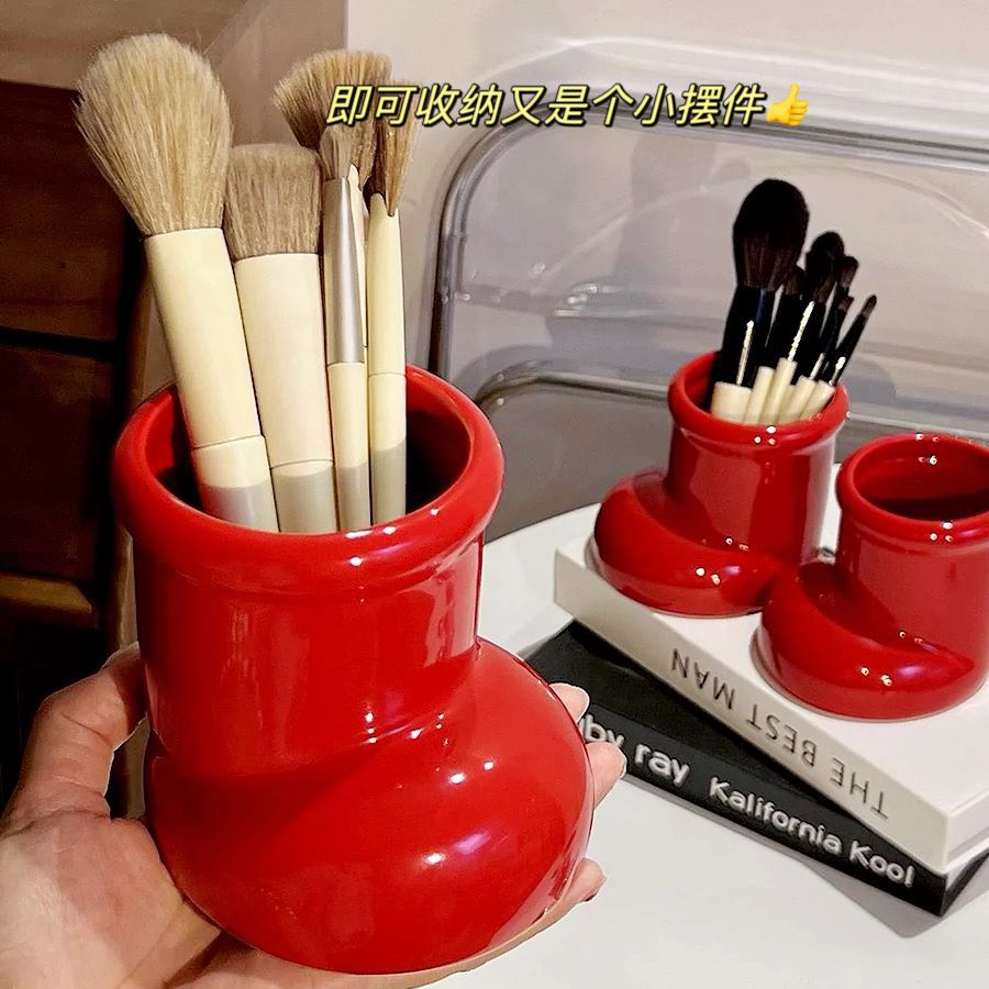 可爱小红靴ins笔筒塑料高颜值学生桌面复古花瓶多功能化妆刷收纳