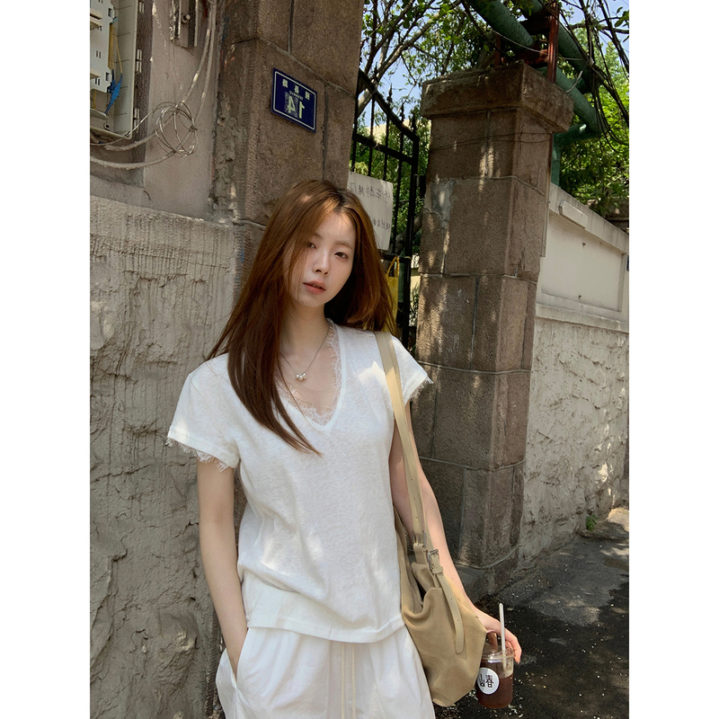 Red People's Palace Short-Sleeve T-Shirt for Women, Summer 2026 New Style, White Lace V-Neck, Unique and Beautiful Top for Women