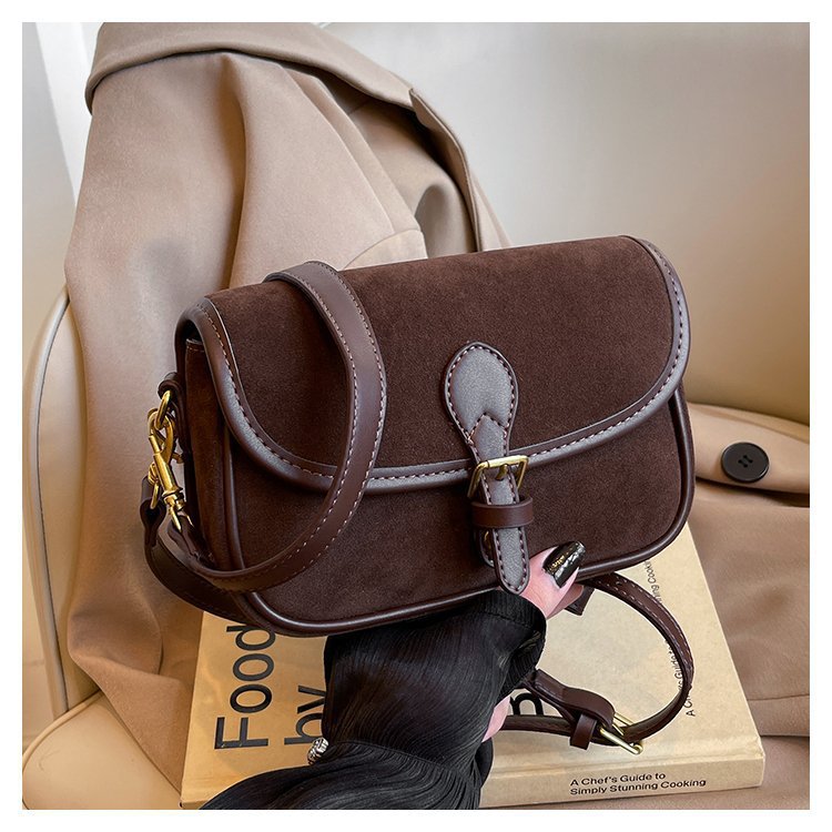 Tendencia de moda bolso de silla esmerilado mujer 2024 otoño e invierno nuevo estilo retro casual bolso de hombro pequeño de alta gama