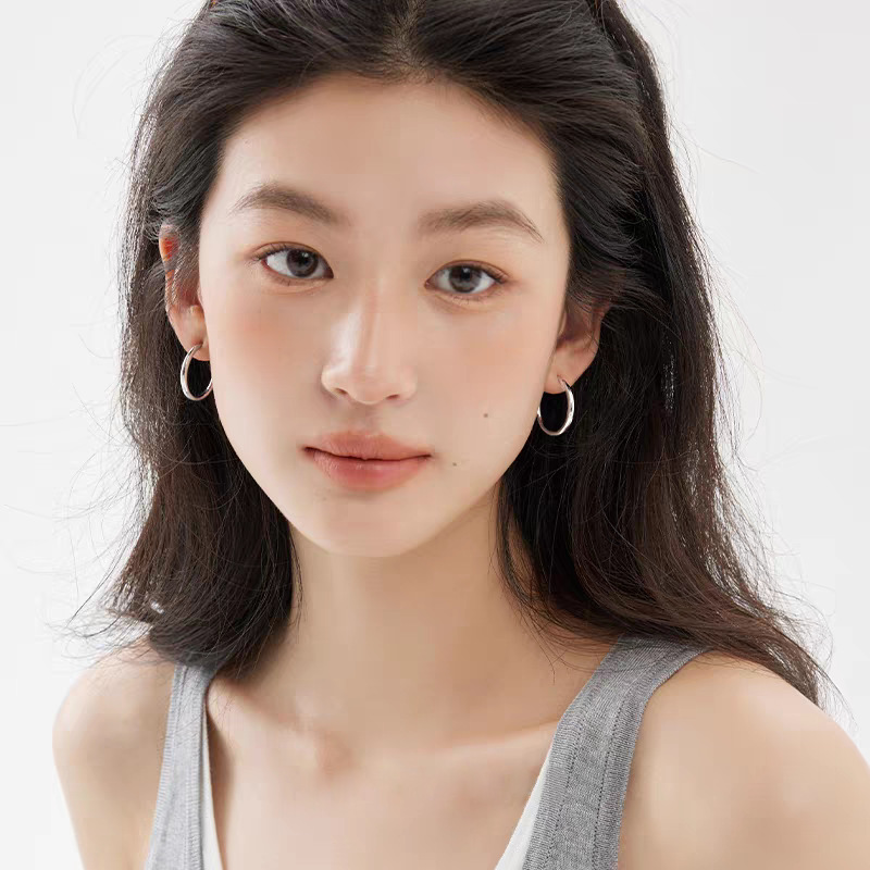 Open-Ended Exquisite Earrings with a Simple and Elegant High-End Minimalist Style, Korean Wide Stud Earrings, Versatile Niche 2025 New Popular Earrings